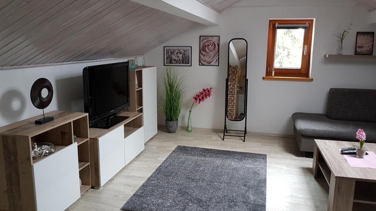 Kleine Gemuetliche Mansardenwohnung Im Suedosten Muenchens Assling Екстериор снимка