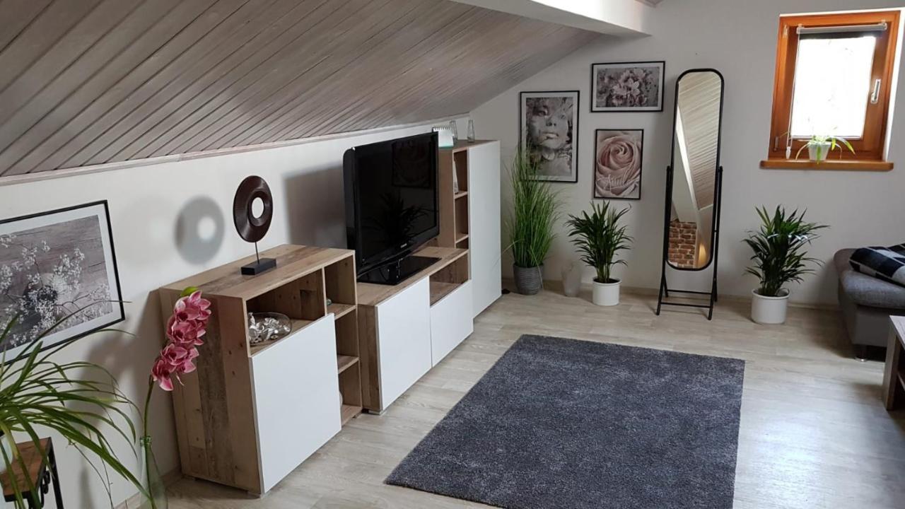 Kleine Gemuetliche Mansardenwohnung Im Suedosten Muenchens Assling Екстериор снимка