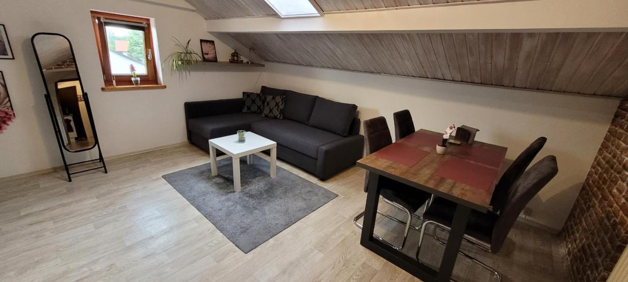 Kleine Gemuetliche Mansardenwohnung Im Suedosten Muenchens Assling Екстериор снимка