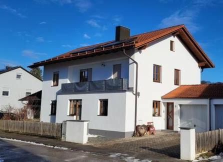 Kleine Gemuetliche Mansardenwohnung Im Suedosten Muenchens Assling Екстериор снимка
